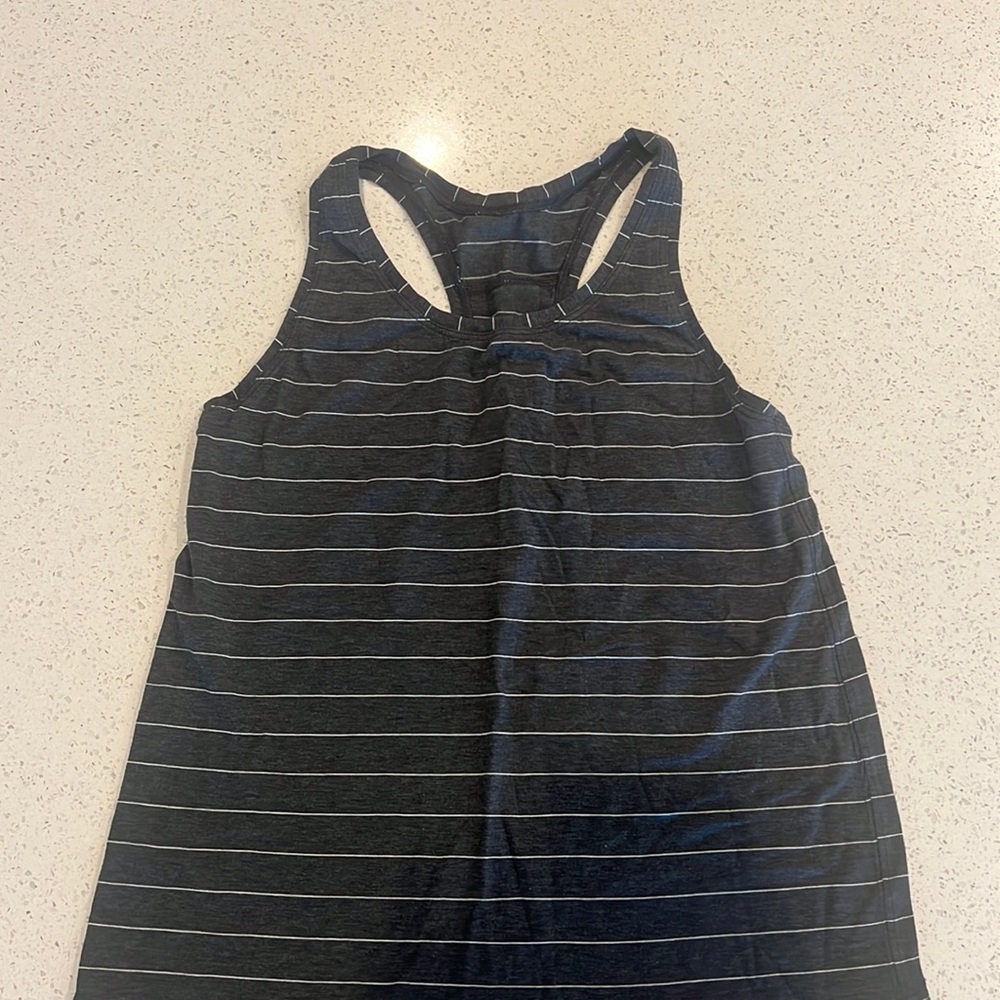 Lululemon love tank size 4